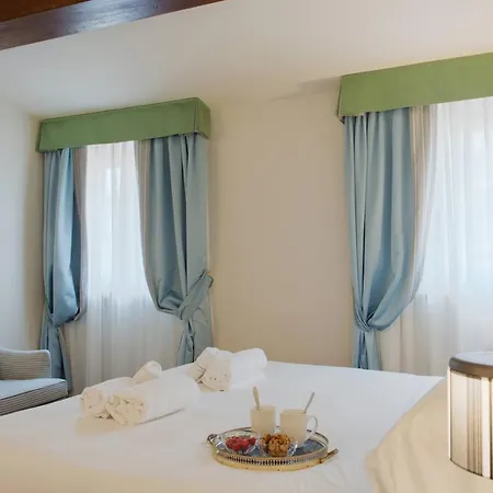 Dafne Magnificent Attic Overlooking The Duomo Apartment *