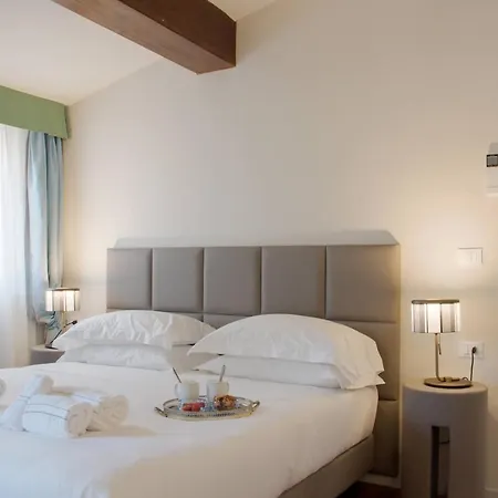 Dafne Magnificent Attic Overlooking The Duomo *